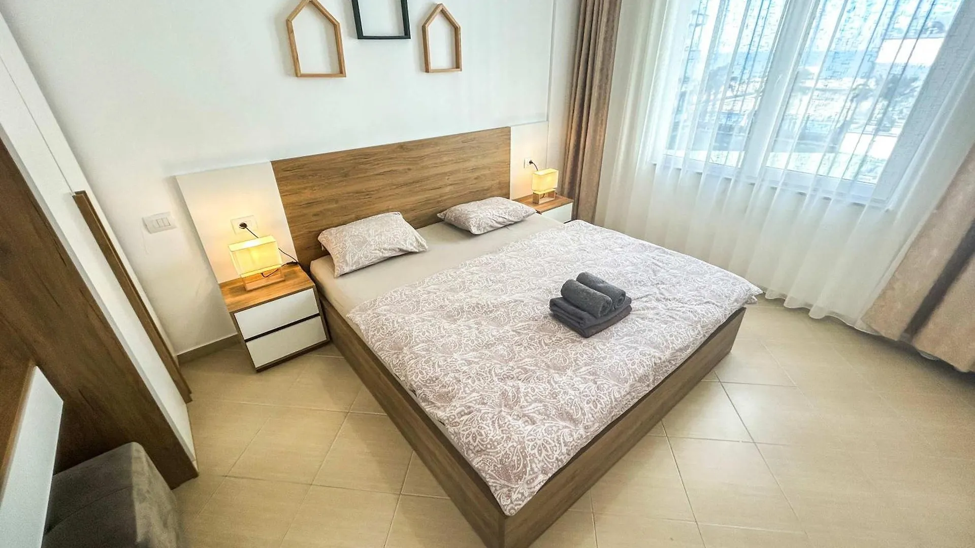 Spacious Living 828 Golem