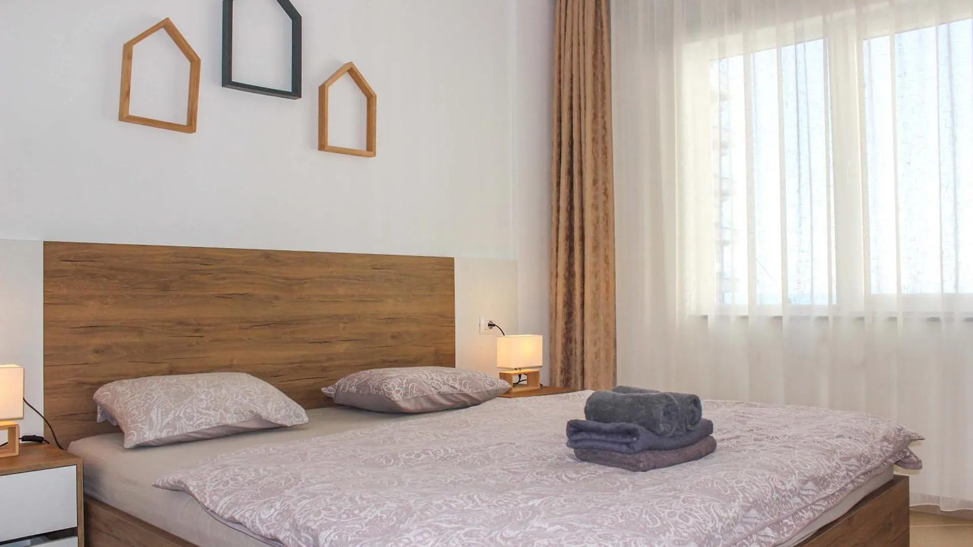 Spacious Living 828 Golem  Locanda