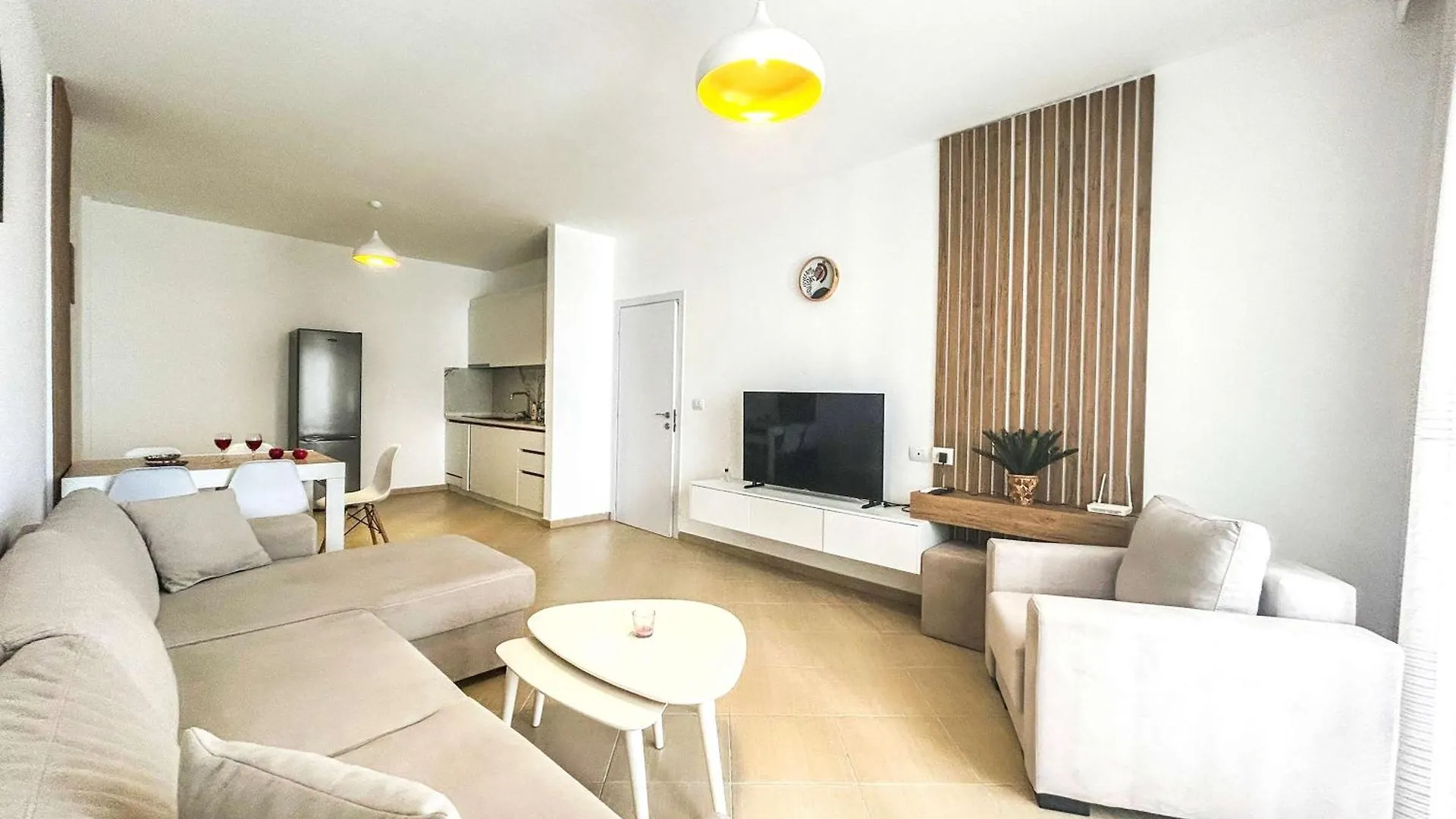 Spacious Living 828 Golem